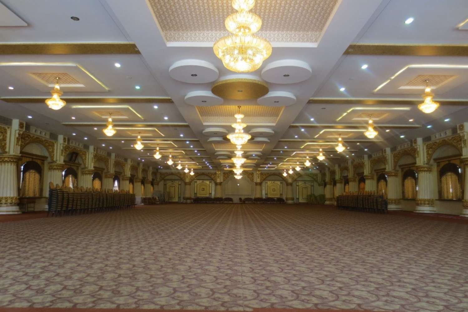 The majestic banquet hall at Royal Senate