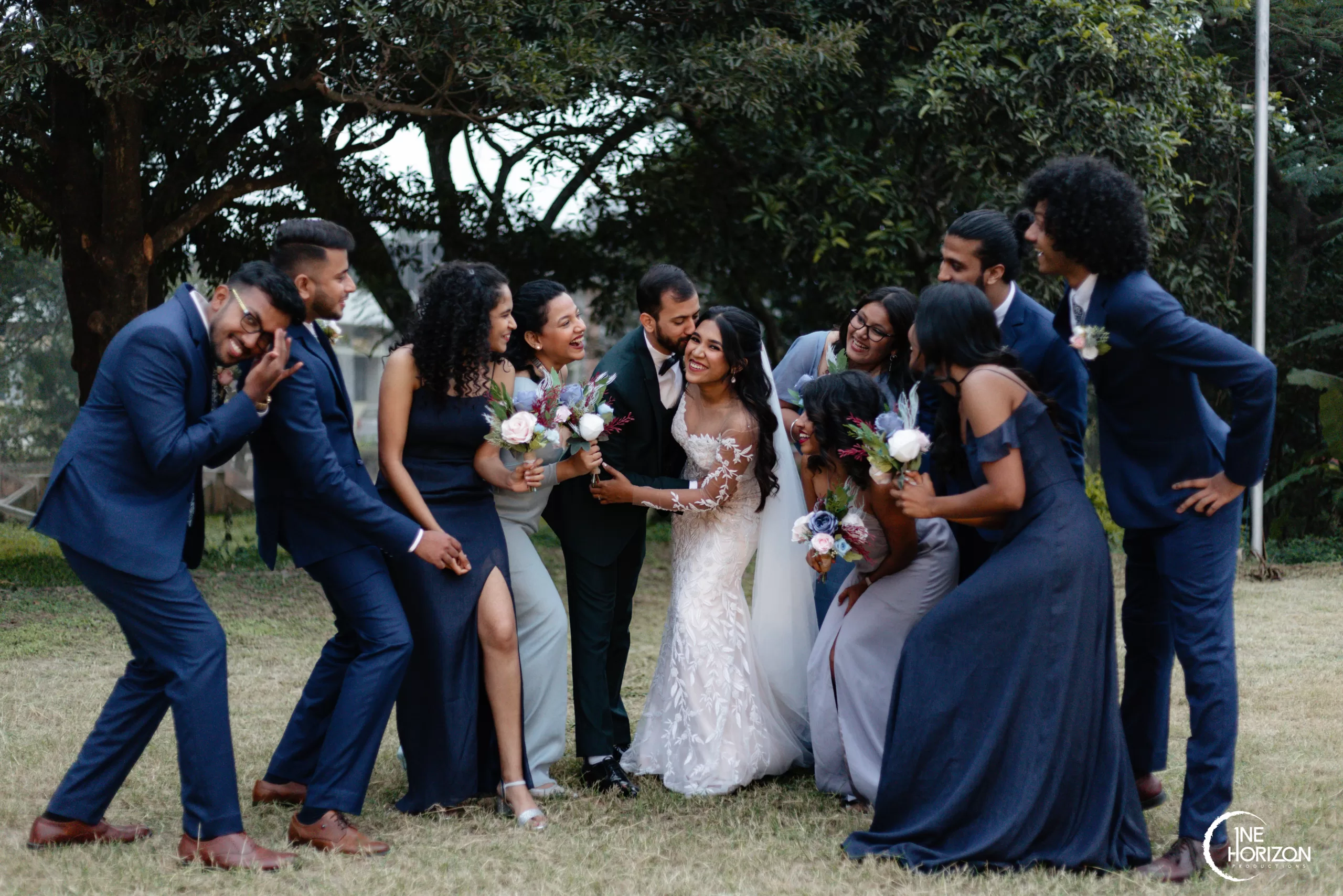 Tips for posing bridesmaids on a wedding day - wedding photoshoot ideas -  YouTube