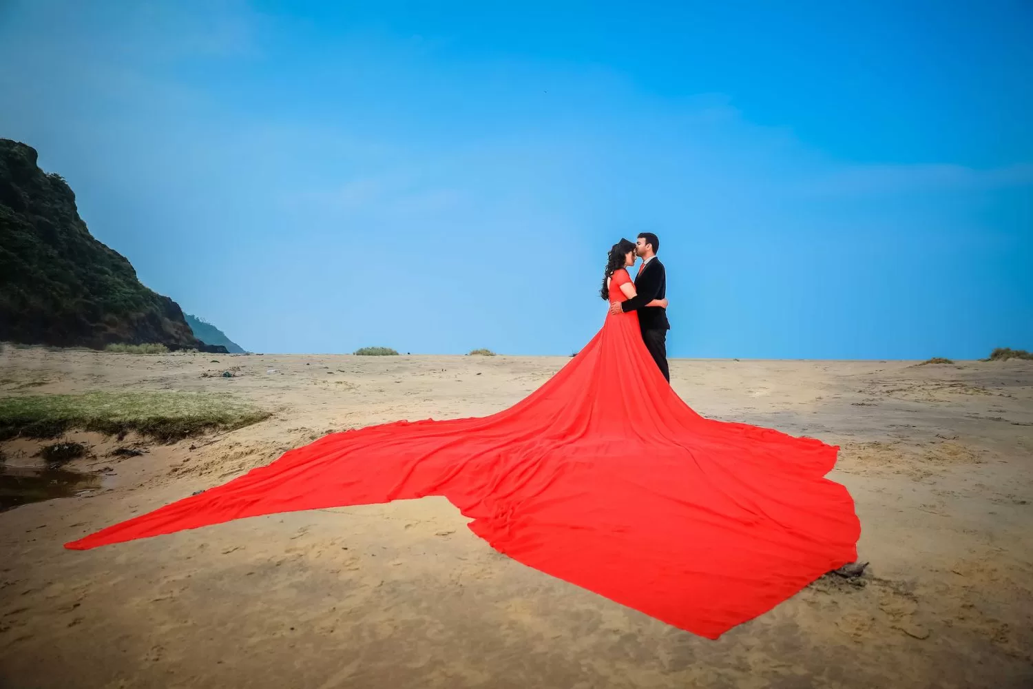 Western Pre-Wedding Shoot Dresses Ideas For Millennial Couples