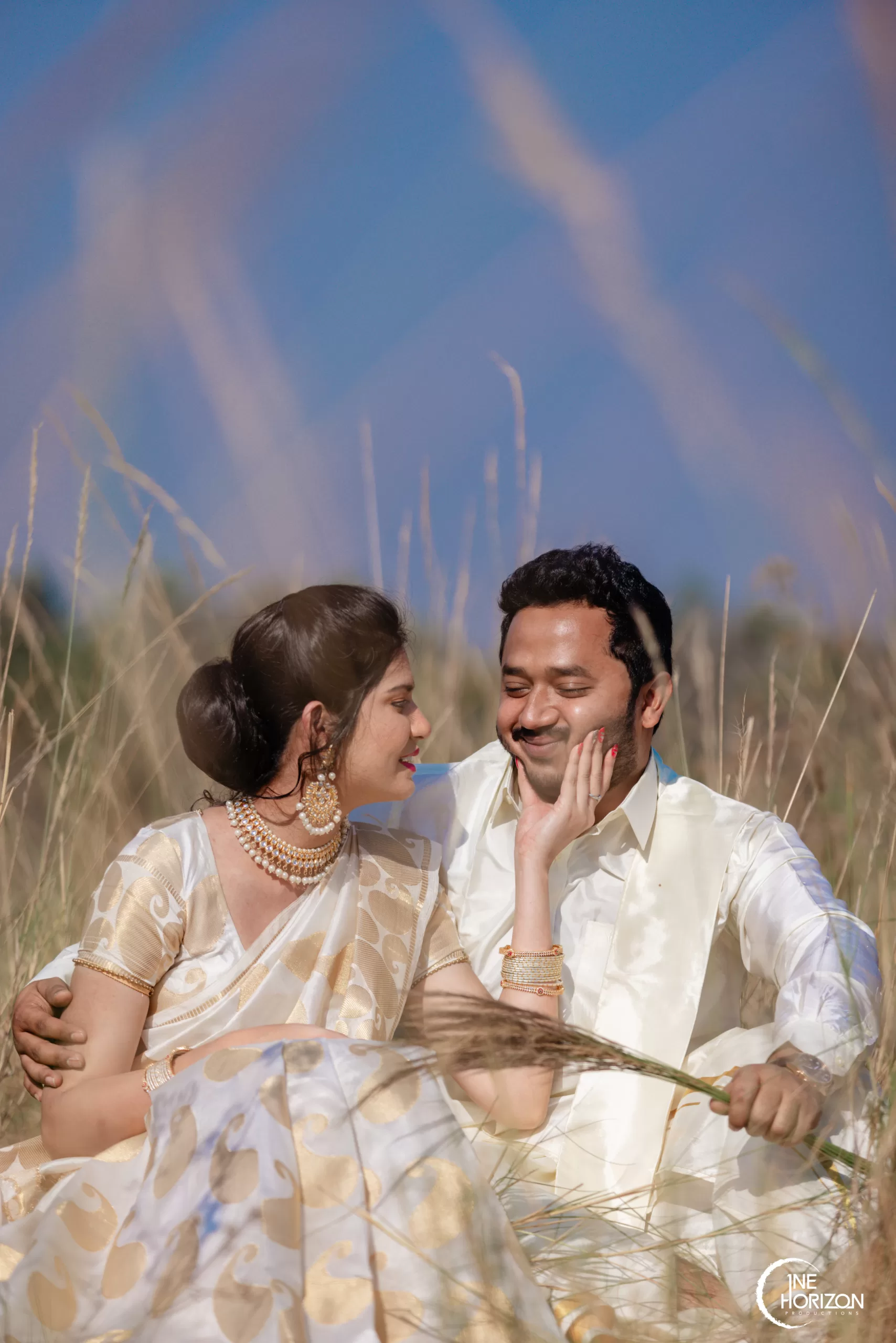 10 Creative Picture Poses For The Stylish Wedding Couple