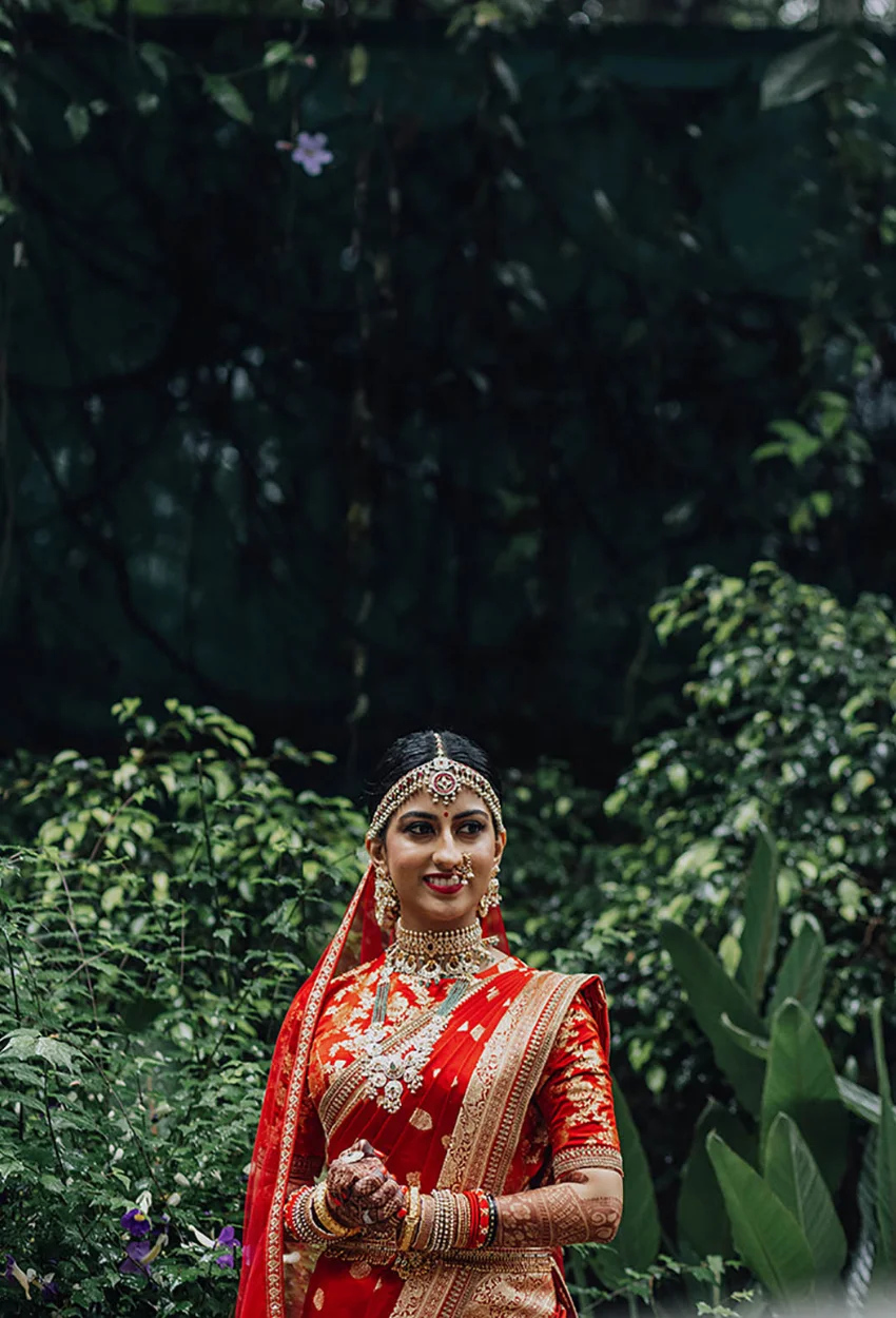 green backdrop bride wedding photography